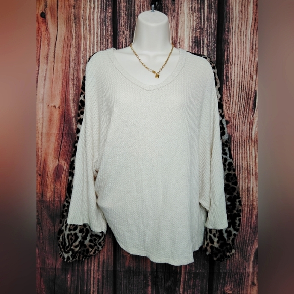 2 For $25 Vocal Cream Sweater with Leopard Print Sleeves Size XL - Picture 1 of 6